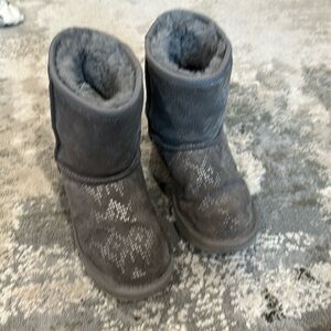 Gray uggs with silver design girls 3